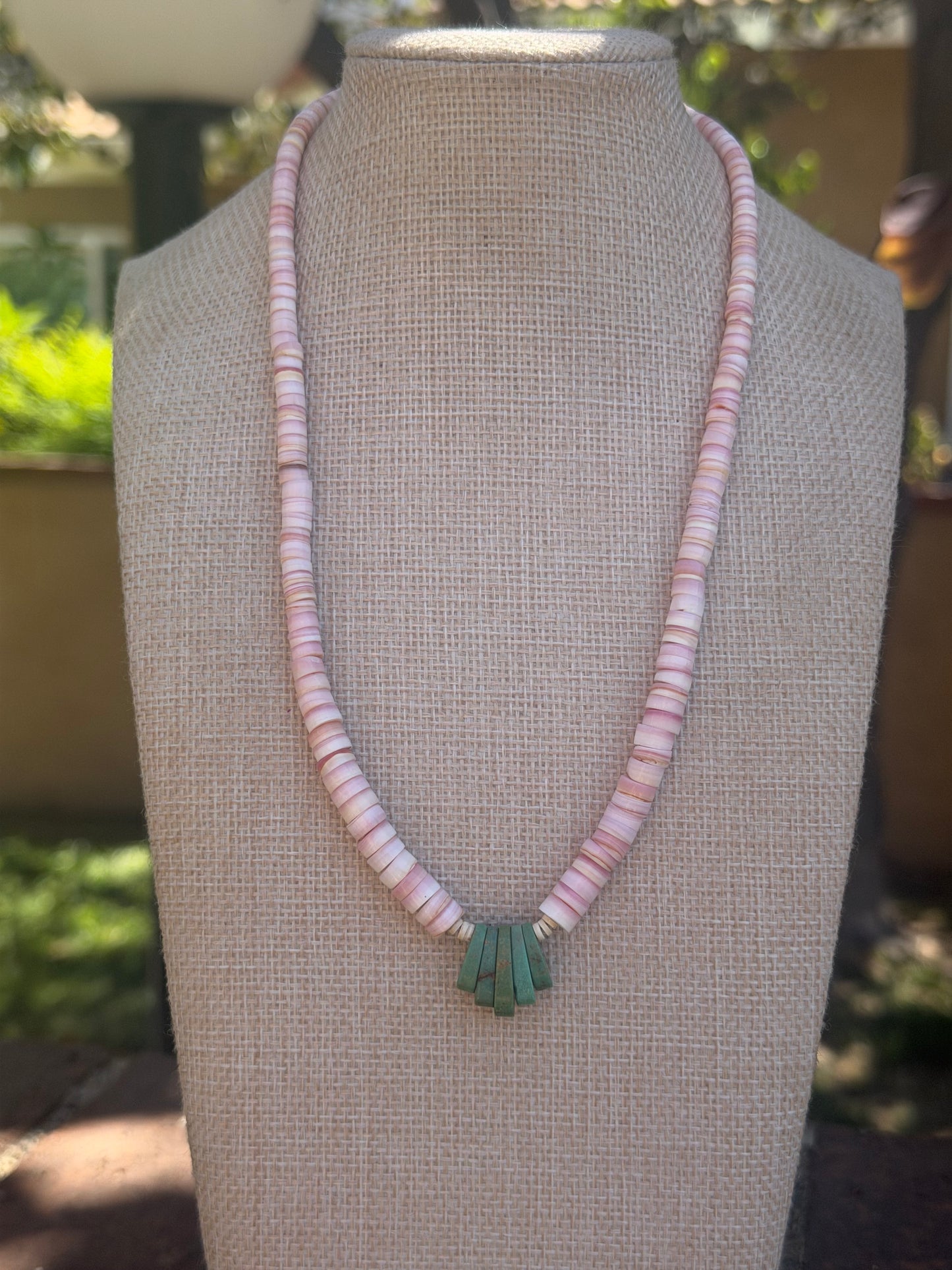 Native American, Hand-Made,18" Pink Conch & kingman Necklace